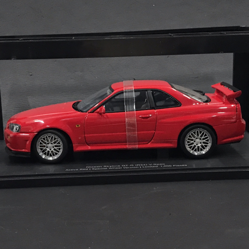 オートアート ニッサン スカイライン GT-R R34 V-Spec 1:18 ミニカー
